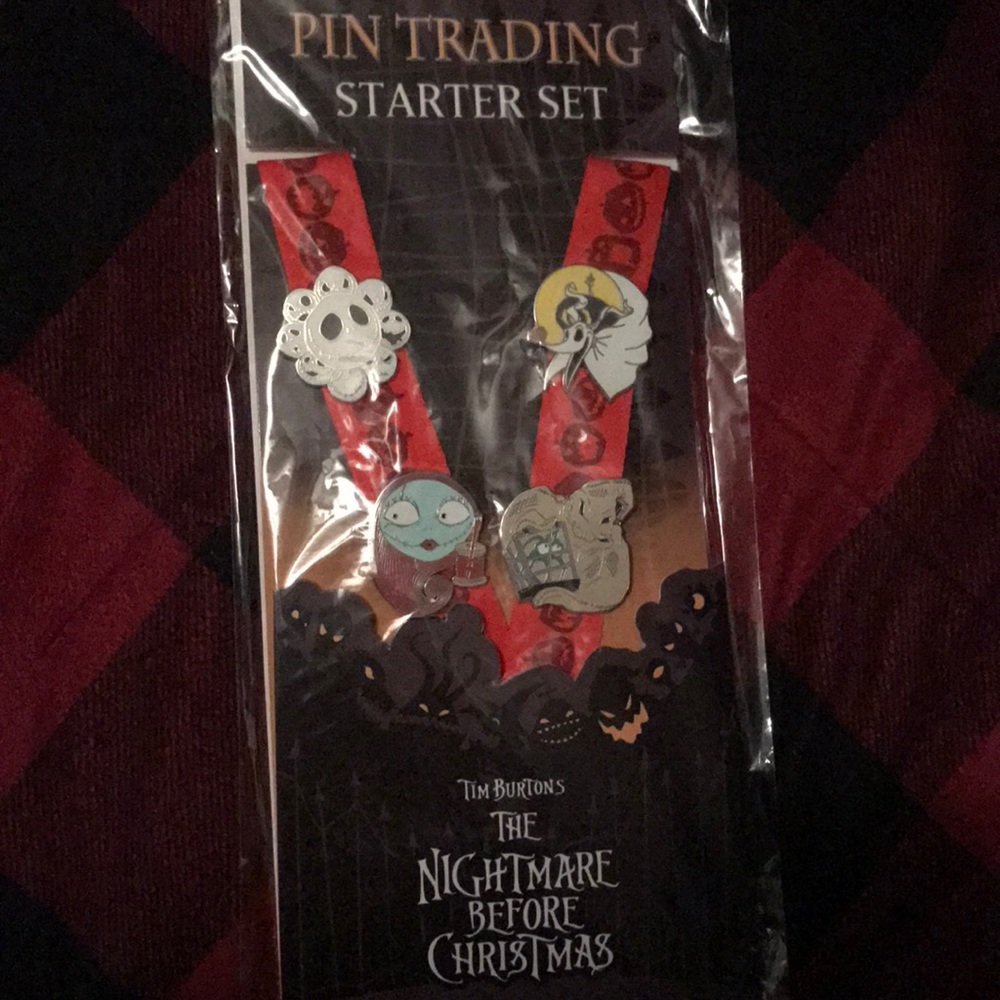 Disney pin trading set